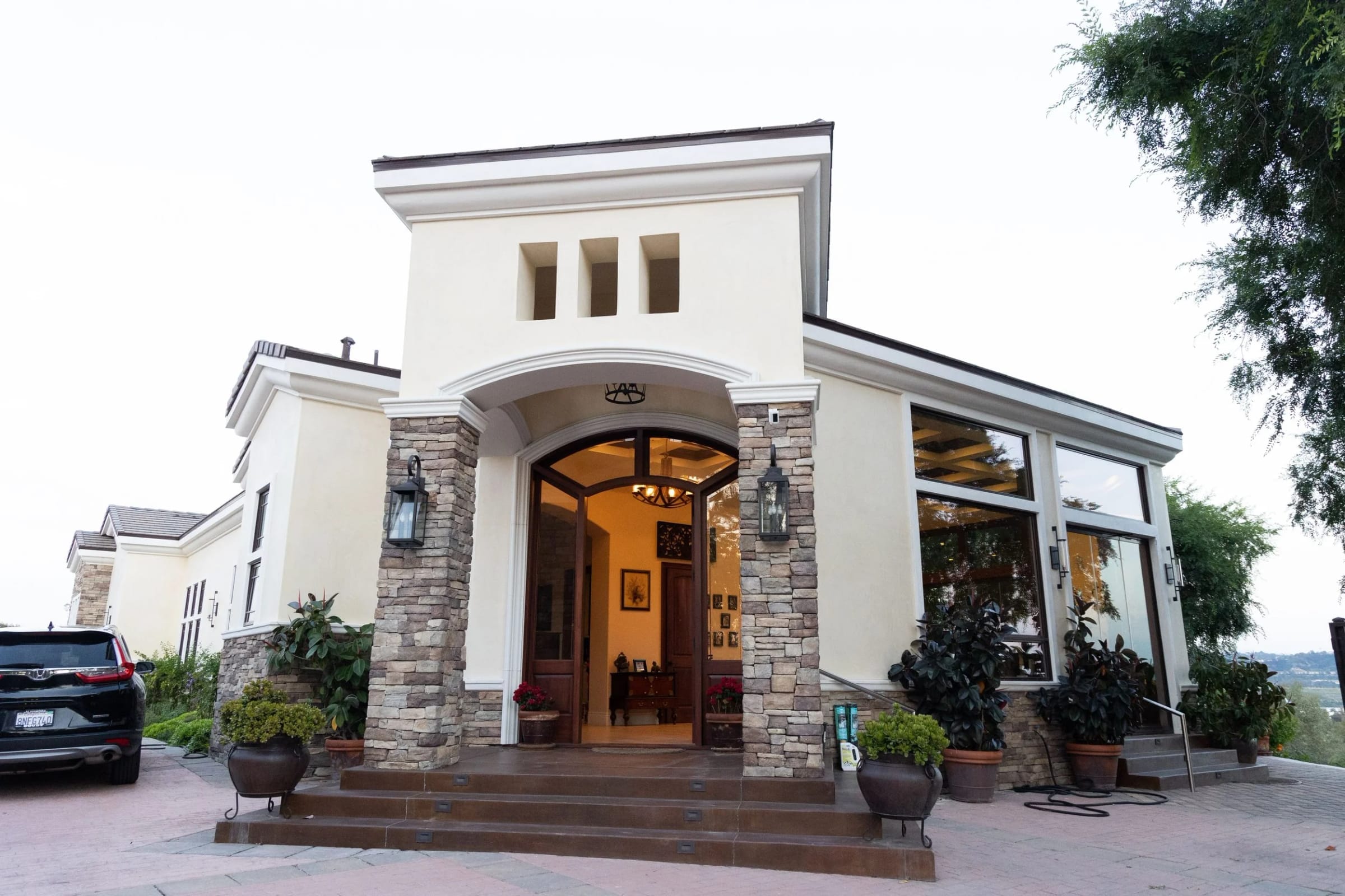 Glass pavilion estate